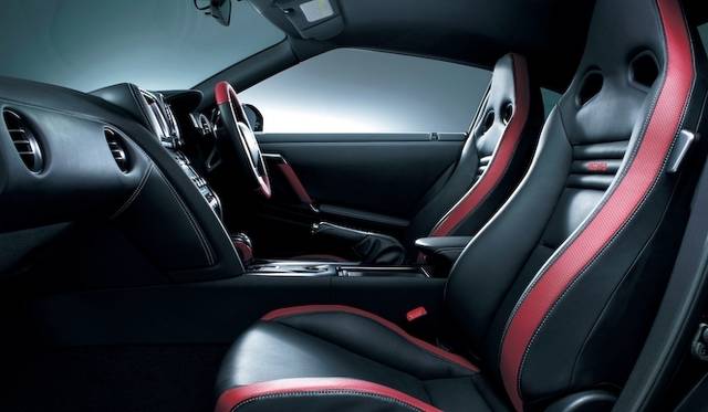 <strong>NISSAN GT-R｜日産 GT-R</strong>