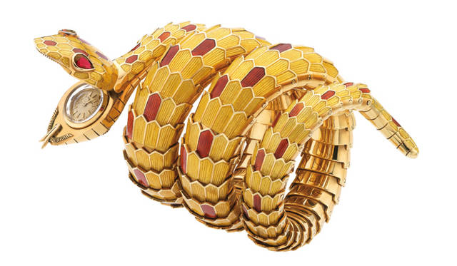 <strong>BVLGARI│ブルガリ 『イタリア至高の輝き』展</strong>　セルベンティ（へび）ブレスレットウォッチ｜ゴールド、赤と黄色のエナメル、ルビー 1967年