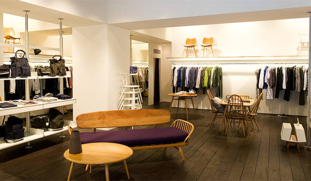 <br />ロンドンのフラッグシップ店、ウィグモアストリートショップやパリの路面店と同様のクリスマスデコレーションをおこなう日本のフラッグシップ店である神南店。ここでは11月16日（金）～11月25日（日）のあいだ、ジンジャーケーキとハイティーと言った、ひと足早いクリスマスを感じられるメニューを用意。<br /><br />MARGARET HOWELL 神南　<br />東京都渋谷区神南 1-13-8 パークアヴェニュー神南1階　<br />Tel. 03-5459-3723（SHOP）、Tel. 03-5459-3721（CAFE）<br />営業時間｜11:00～20:00　　不定休