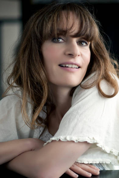 フレンチ・ボサ、カフェ・ミュージックの代表格、フランス人シンガーのクレモンティーヌのエレガントな歌声とともに、パレスホテル東京が誇る彩り鮮やかな美しいフランス料理のコースを堪能できるディナーショーを開催。音楽と美食のマリアージュに酔いしれる。<br /><br />日程｜12月17日（月）<br />時間｜ディナー 18:30～／ショー 19:45～21:00<br />料金｜1名 2万2000円<br />会場｜パレスホテル東京 4F「山吹」<br /><br />専用ダイヤル（9:00～18:00）<br />Tel. 03-3211-5326