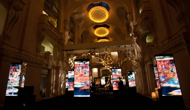 <strong>谷川じゅんじ｜Composing Days</strong>　「感性 kansei –Japan Design Exhibition– 」　メッセージの伝達とプロダクト展示の機能を兼ね備える造形物「デジタル屏風」。オモテウラにそれぞれ異なる機能を組み込んでいる