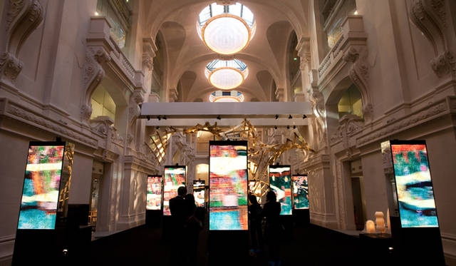 <strong>谷川じゅんじ｜Composing Days</strong>　「感性 kansei –Japan Design Exhibition– 」　屏風手前のA面には、あの猪子寿之さん率いるチームラボが生み出した映像インスタレーション「花と屍」を