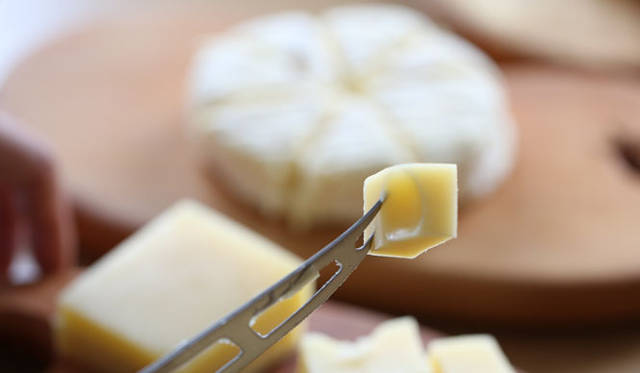 <strong>Güde｜ギューデ</strong>　チーズナイフ（Alpha Olive Cheese Knife）