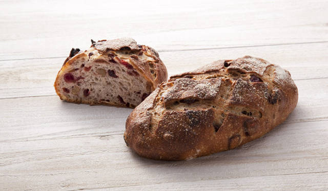 <strong>ル・ブーランジェ・ドゥ・モンジュ</strong>　クランベリー・エ・ノワ　525円