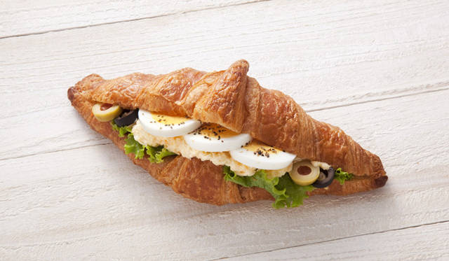 <strong>ル・ブーランジェ・ドゥ・モンジュ</strong>　クロワッサン（ウフ・レギューム）　483円