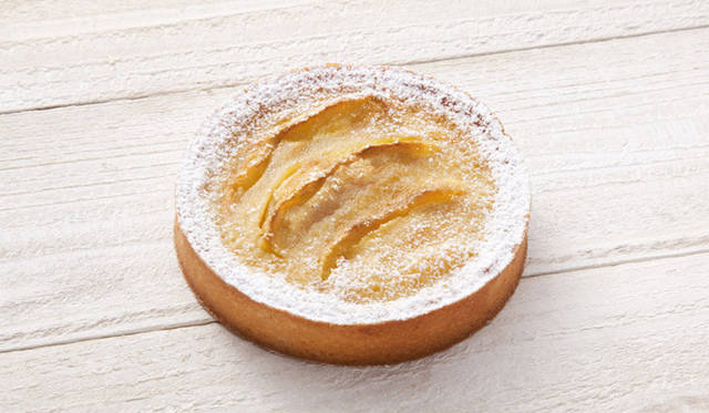 <strong>ル・ブーランジェ・ドゥ・モンジュ</strong>　タルトレット・オ・ポム　368円