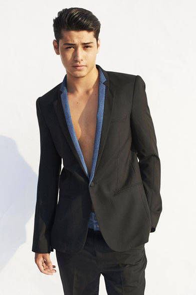 <strong>MIHARAYASUHIRO｜ミハラヤスヒロ</strong>　「MIHARAYASUHIRO DENIM」2012-13秋冬コレクション　ジャケット5万5650円、スラックス（ウエストがデニムの切り替え）2万4150円