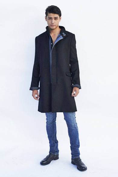 <strong>MIHARAYASUHIRO｜ミハラヤスヒロ</strong>　「MIHARAYASUHIRO DENIM」2012-13秋冬コレクション　コート6万9300円、デニムパンツ3万3600円