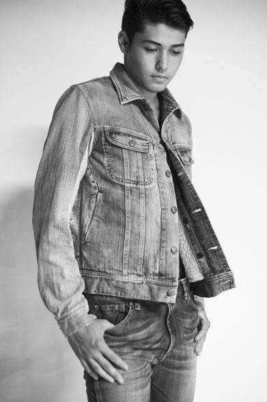 <strong>MIHARAYASUHIRO｜ミハラヤスヒロ</strong>　「MIHARAYASUHIRO DENIM」2012-13秋冬コレクション　デニムブルゾン（バックがダメージ加工スウェットの切り替え）5万9850円