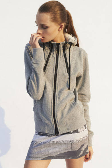 <strong>MIHARAYASUHIRO｜ミハラヤスヒロ</strong>　「MIHARAYASUHIRO DENIM」2012-13秋冬コレクション　スウェットパーカ2万7300円