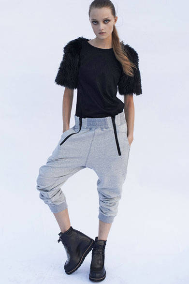 <strong>MIHARAYASUHIRO｜ミハラヤスヒロ</strong>　「MIHARAYASUHIRO DENIM」2012-13秋冬コレクション　スウェットパンツ2万9400円