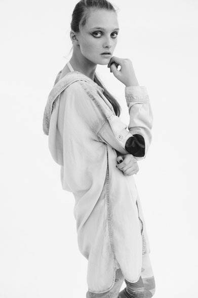 <strong>MIHARAYASUHIRO｜ミハラヤスヒロ</strong>　「MIHARAYASUHIRO DENIM」2012-13秋冬コレクション　デニムシャツ3万3600円