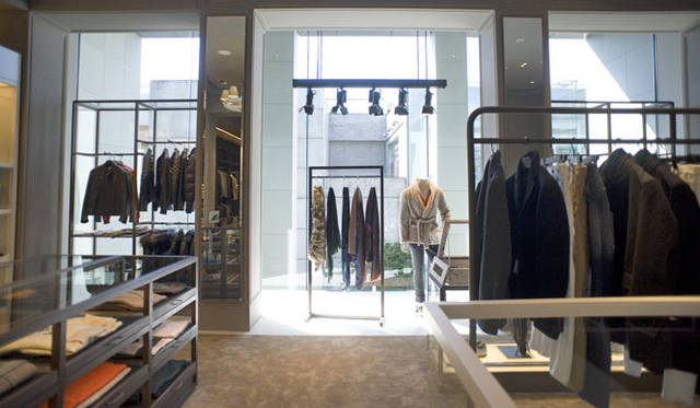 <strong>DESIGNWORKS｜デザインワークス</strong>　「デザインワークス コンセプトストア青山店」　2階メンズフロア