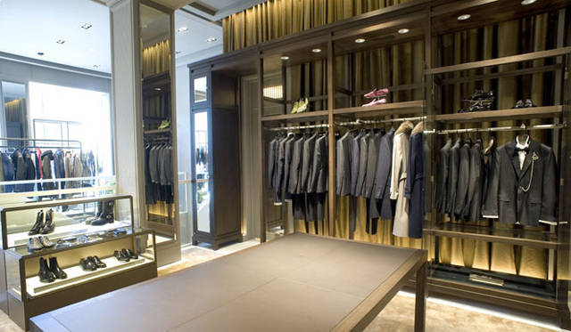 <strong>DESIGNWORKS｜デザインワークス</strong>　「デザインワークス コンセプトストア青山店」　2階メンズフロア　ドレスコーナーも充実