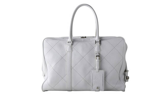 <strong>REALFLEET｜リアル・フリート</strong>　素材に上質なシュリンクレザーを使用