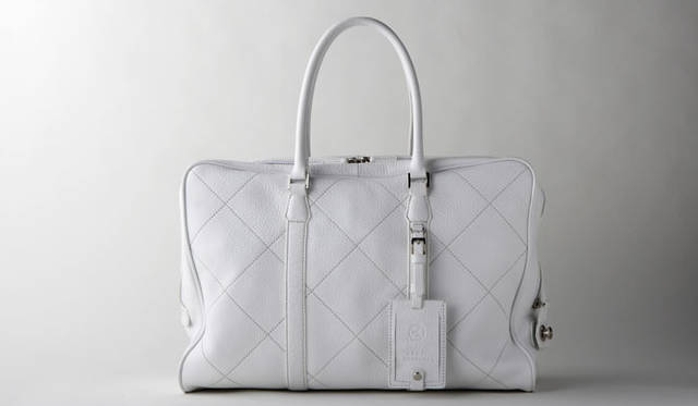 <strong>REALFLEET｜リアル・フリート</strong>　クリスマス限定モデル「BAGTTERY ボストンバッグ ホワイト」