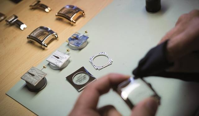 <strong>GIRARD-PERREGAUX│ジラール・ペルゴ</strong>　生誕125周年を記念した「ル・コルビュジェ トリロジー」を発表 