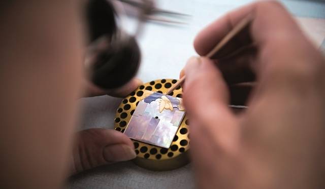 <strong>GIRARD-PERREGAUX│ジラール・ペルゴ</strong>　ヴィンテージ1945 ル・コルビュジェ ラ・ショー＝ド＝フォンの制作のようす