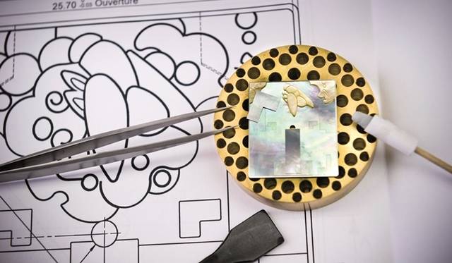 <strong>GIRARD-PERREGAUX│ジラール・ペルゴ</strong>　ヴィンテージ1945 ル・コルビュジェ ラ・ショー＝ド＝フォンのダイヤル