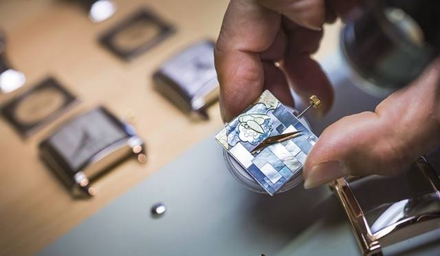 <strong>GIRARD-PERREGAUX│ジラール・ペルゴ</strong>　ヴィンテージ1945 ル・コルビュジェ ラ・ショー＝ド＝フォンのダイヤル