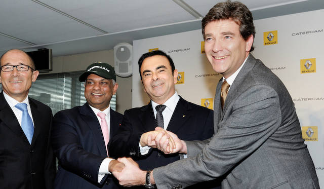 <strong>アルピーヌとケーターハムが新型車を共同開発</strong><br />右からアルノー・モントブール 生産再建大臣、カルロス・ゴーン ルノーグループCEO、ケータハム グループ社長のトニー・フェルナンデス氏