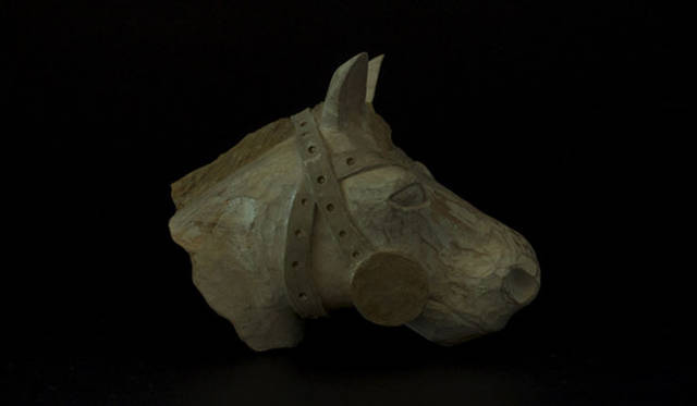 <strong>yuta nishiura at krank / marcello</strong>　『日照雨に濡れた広場には 光と踊る子どもたちがいた』（木／15×12.5×7cm／2012）