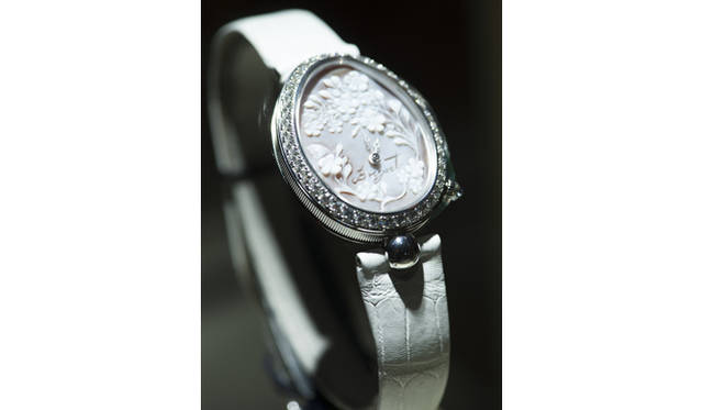 <strong>BREGUET│ブレゲ</strong><br />オーダーメイドの「クイーン・オブ・ネイプルズ・カメア」。今回のイベントにあわせて製作され初お披露目となったユニークピース