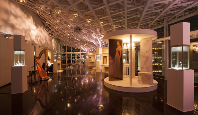 <strong>BREGUET│ブレゲ</strong><br />ブレゲの特別展「BREGUET IN THE PALACE - THREE QUEENS LOVED BREGUET」の会場風景