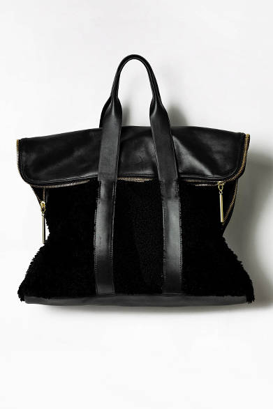 対象店舗・日程<br /><br />3.1 Phillip Lim AOYAMA｜11月7日～<br /> 新宿伊勢丹店 3階特設会場｜11月7日～13日<br />松屋銀座店｜11月7日～<br />銀座三越店｜11月7日～<br />ESTNATION 六本木ヒルズ店｜11月7日～<br />JR名古屋高島屋店｜11月7日、8日<br />うめだ阪急店｜11月7日～<br />横浜高島屋 3階｜11月7日～13日<br />JR大阪三越伊勢丹 3階コンテンポラリーセクションズ　リ・スタイル内｜11月7日～20日<br /><br />3.1 フィリップ リム<br />Tel. 03-5411-2870