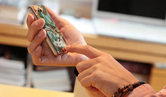 <strong>docomo｜ドコモ</strong>　コンパクトで､軽くて､使いやすそうと島津氏