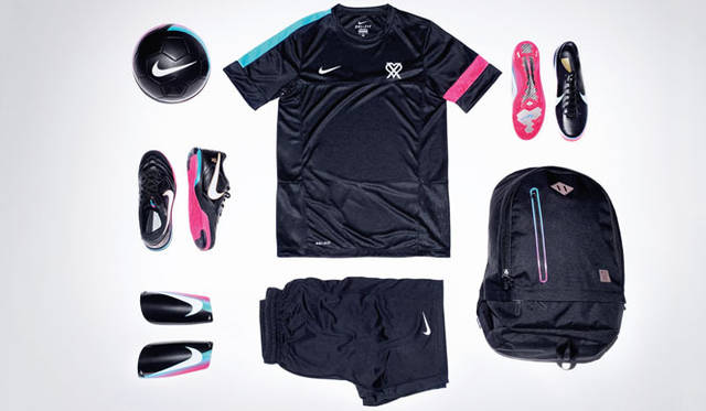 <strong>NIKE｜ナイキ</strong>　クリスティアーノ・ロナウド シグネチャーコレクション「CR7」　オンピッチコレクション