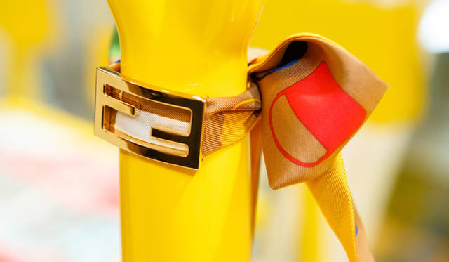 <strong>FENDI｜フェンディ</strong>　シルクブレスレット（全4色）　3万450円