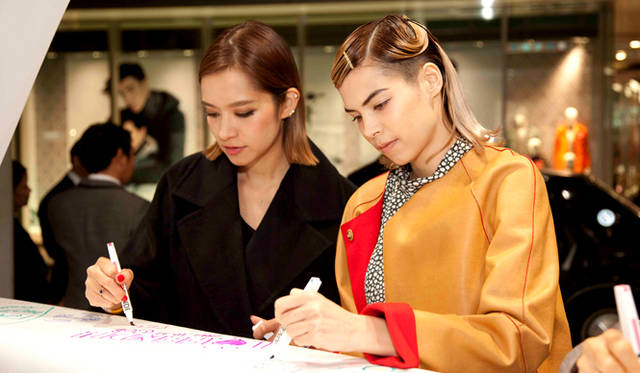 <strong>FENDI｜フェンディ</strong>　左から大森美和さん、紗羅マリーさん