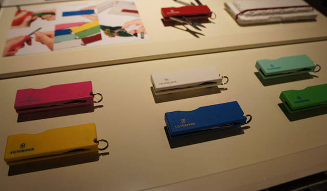 <strong>VICTORINOX｜ビクトリノックス</strong>　「ビクトリノックス TOMO 限定モデル」は全7色