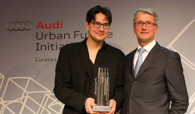 <strong>Audi Urban Future Initiative｜アウディ アーバン フューチャー イニシアティブ</strong><br />アウディA.G.のシュタートラー取締役会長とへヴェラー＆ユーン アーキテクチャーのエリック・ヘヴェラー氏