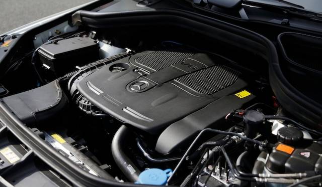 <strong>Mecedes-Benz M Class ML350 4MATIC BlueEFFICIENCY｜<br />メルセデス・ベンツ Mクラス  ML350 4マチック ブルー エフィシエンシー</strong><br /> 最高出力225 kW（306 ps）、最大トルク370 Nmを発生する、新設計の3.5リッターV型6気筒ガソリンエンジン