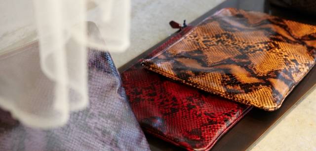 <strong>idea by SOSU｜イデア バイ ソスウ</strong>　“idea”とは、英語の“アイデア”の語源であり、普遍な価値、本質、理念などをあらわすともされる言葉である。デザイン性の高さだけではない、質の高いアイテムのラインナップと、大人のためのミックスコーディネイトを提案するここは、たしかに“idea”との出合いに溢れている。