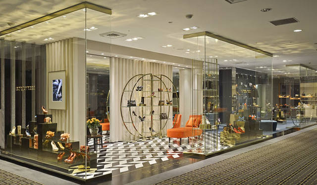 <strong>Sergio Rossi｜セルジオ・ロッシ</strong>　セルジオ・ロッシ新宿髙島屋店 「フロントステージ」