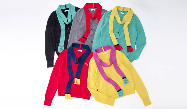 <strong>PAUL BY PAUL SMITH｜ポール バイ ポール・スミス</strong>　カラフルな色をまとってハッピーに！　「ウィンター・ブライツ」コレクション<br />マフラー付きニットカーディガン 各1万9950円、マフラー付きニットセーター 各1万6800円