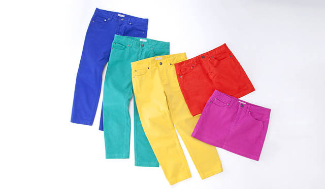 <strong>PAUL BY PAUL SMITH｜ポール バイ ポール・スミス</strong>　カラフルな色をまとってハッピーに！　「ウィンター・ブライツ」コレクション<br />ストレッチパンツ 各1万4700円、ミニスカート 各1万2600円