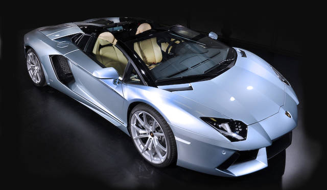<strong>Lamborghini Aventador LP 700-4 Roadster｜ランボルギーニ アヴェンタドール LP700-4 ロードスター</strong>