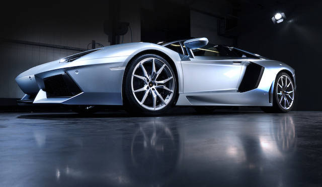 <strong>Lamborghini Aventador LP 700-4 Roadster｜ランボルギーニ アヴェンタドール LP700-4 ロードスター</strong>
