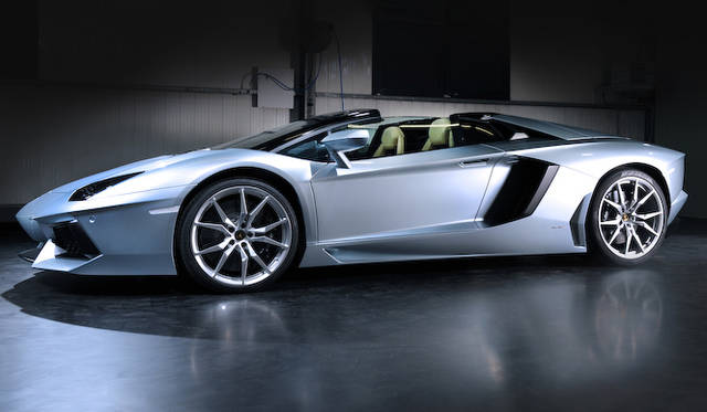 <strong>Lamborghini Aventador LP 700-4 Roadster｜ランボルギーニ アヴェンタドール LP700-4 ロードスター</strong>