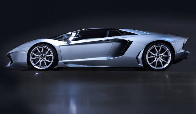 <strong>Lamborghini Aventador LP 700-4 Roadster｜ランボルギーニ アヴェンタドール LP700-4 ロードスター</strong>