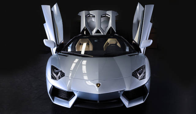 <strong>Lamborghini Aventador LP 700-4 Roadster｜ランボルギーニ アヴェンタドール LP700-4 ロードスター</strong>