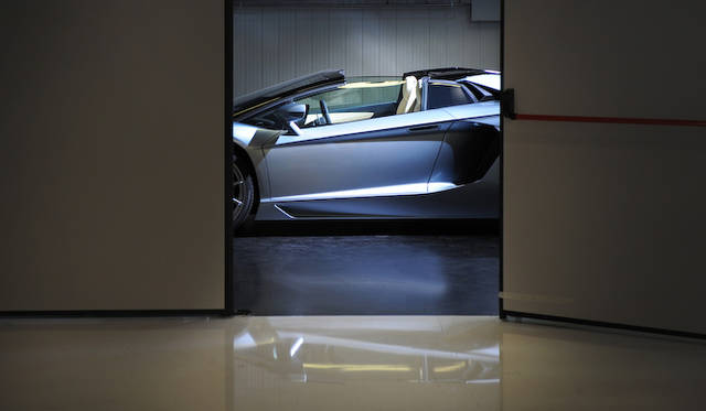 <strong>Lamborghini Aventador LP 700-4 Roadster｜ランボルギーニ アヴェンタドール LP700-4 ロードスター</strong>