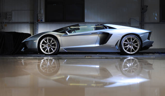 <strong>Lamborghini Aventador LP 700-4 Roadster｜ランボルギーニ アヴェンタドール LP700-4 ロードスター</strong>