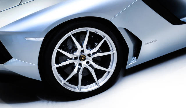 <strong>Lamborghini Aventador LP 700-4 Roadster｜ランボルギーニ アヴェンタドール LP700-4 ロードスター</strong>