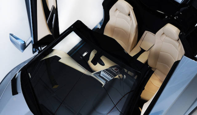 <strong>Lamborghini Aventador LP 700-4 Roadster｜ランボルギーニ アヴェンタドール LP700-4 ロードスター</strong>