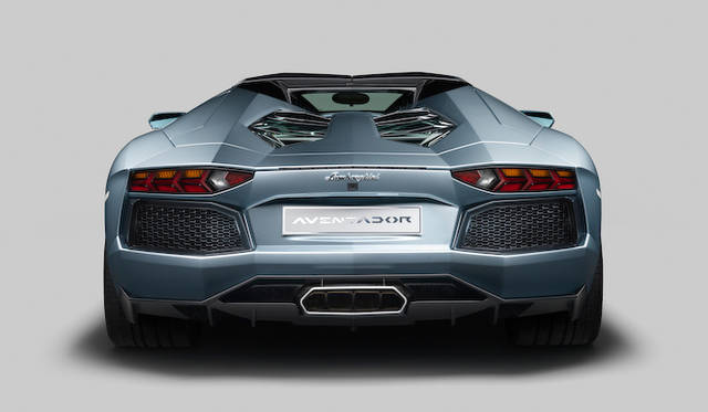 <strong>Lamborghini Aventador LP 700-4 Roadster｜ランボルギーニ アヴェンタドール LP700-4 ロードスター</strong>
